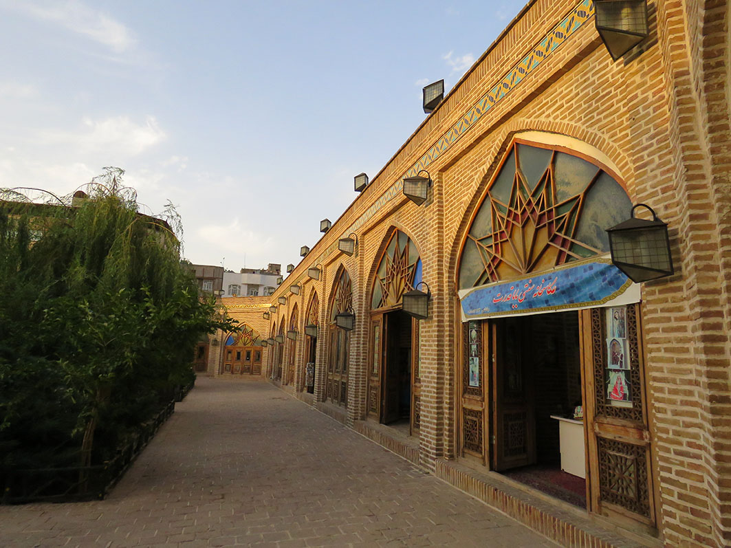 نقاشی ساختمان مشهد
